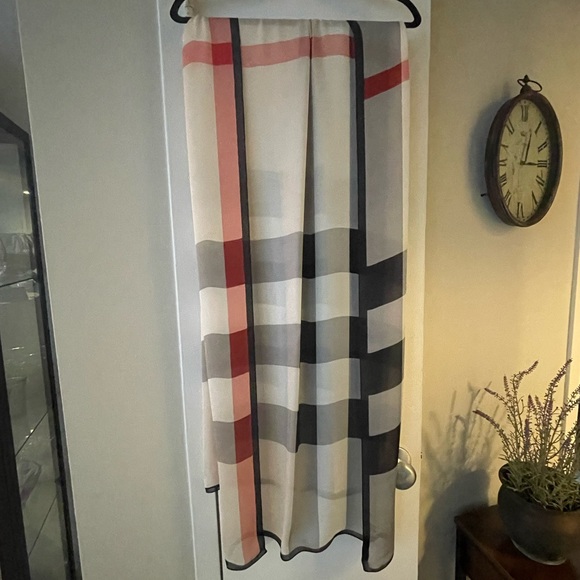 🔥 Burberry Lightweight 100% authentic, Silk Scarf ❤️ - Picture 5 of 5